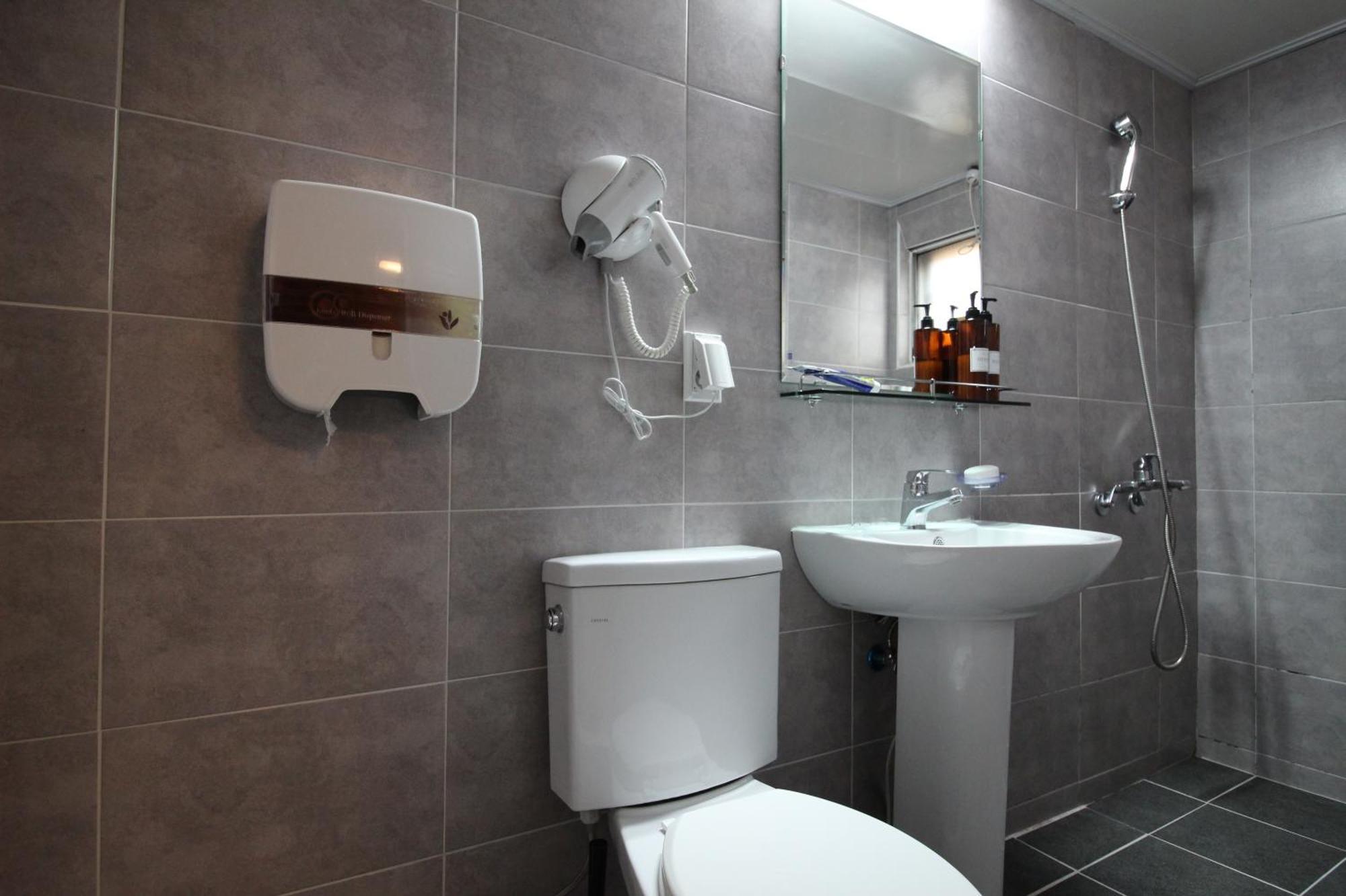 Guest house Bunk Hongdae 2*