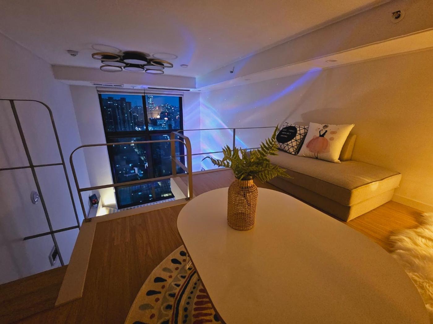 Night View Romantic House Pangsapuri *