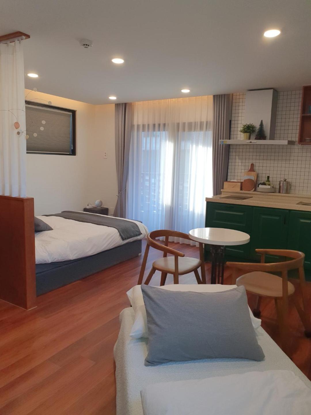 Space In Blackstone Aparthotel *
