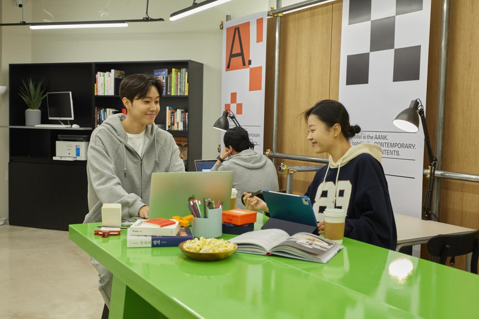 Aank Sinchon Hotel *
