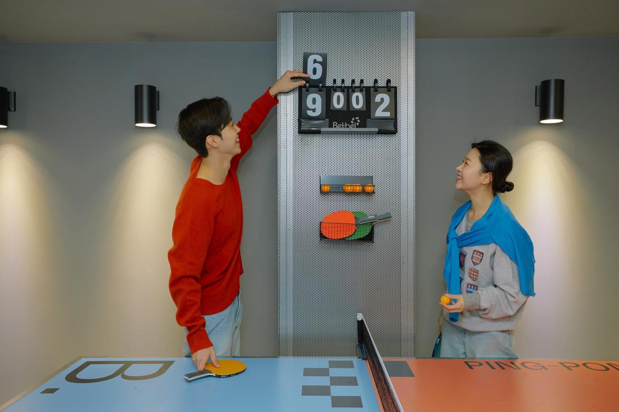 Aank Sinchon Hotel *