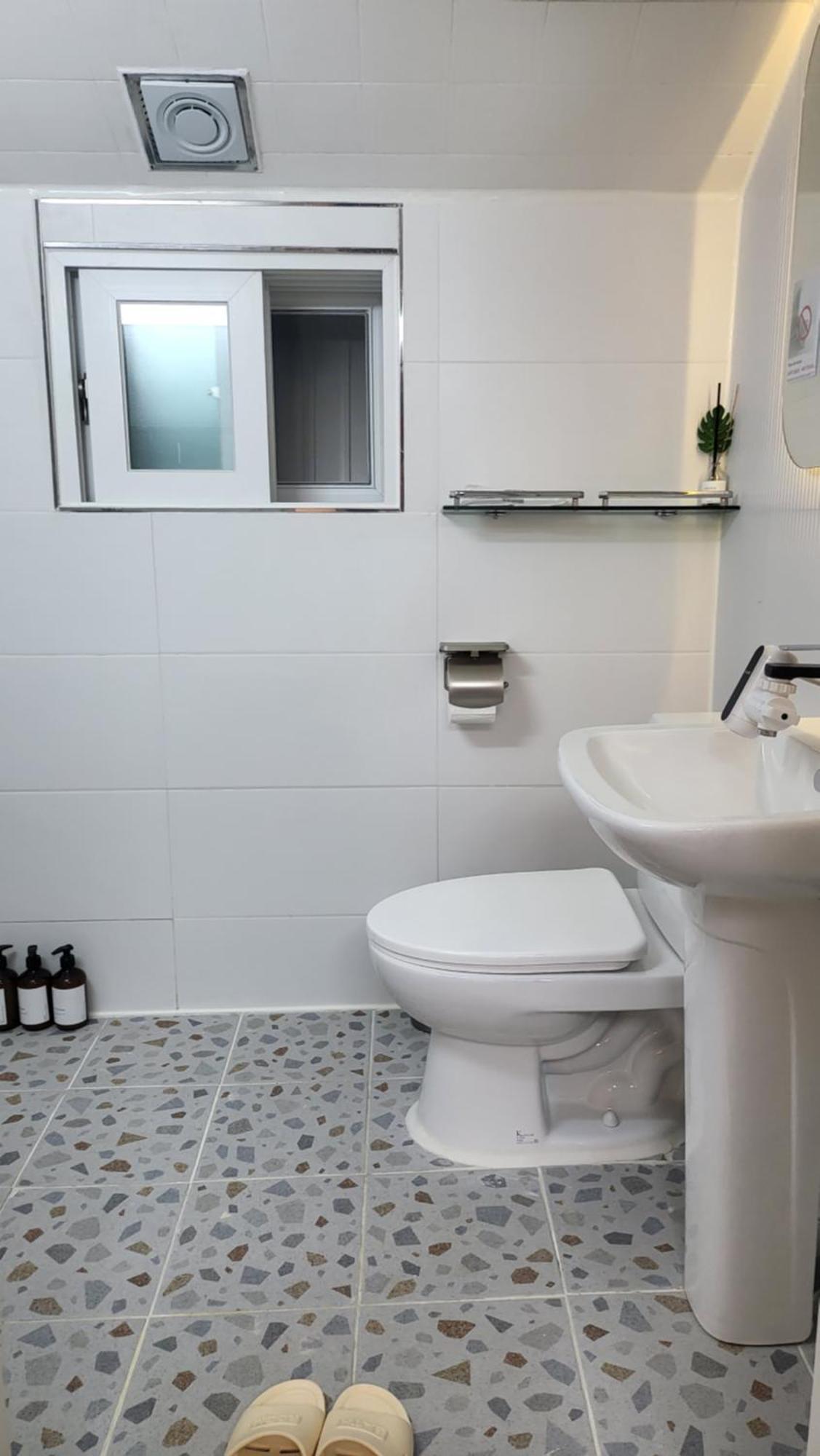 New, Private, 3 Rooms, Hongdae, 6 Persons Pangsapuri Seoul