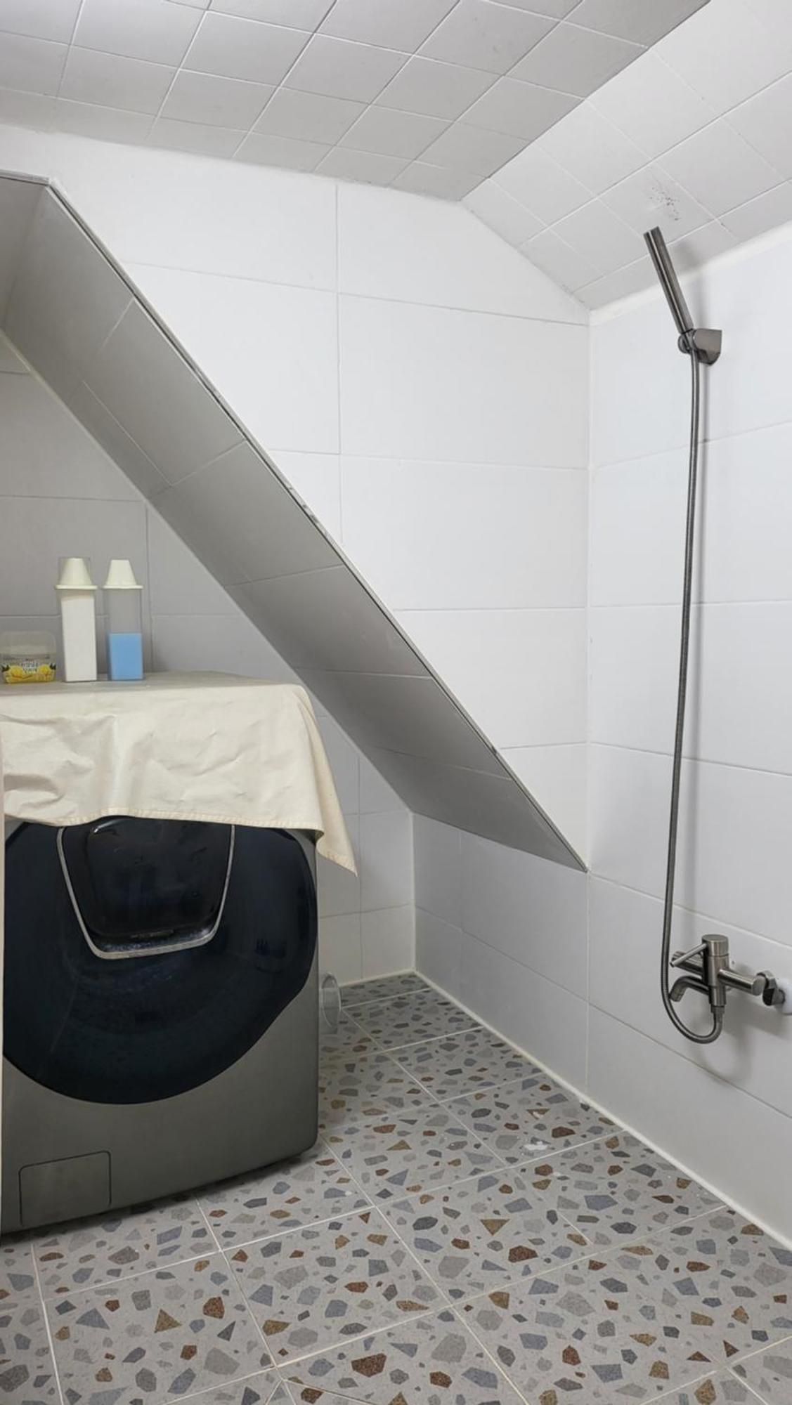 New, Private, 3 Rooms, Hongdae, 6 Persons Pangsapuri Seoul