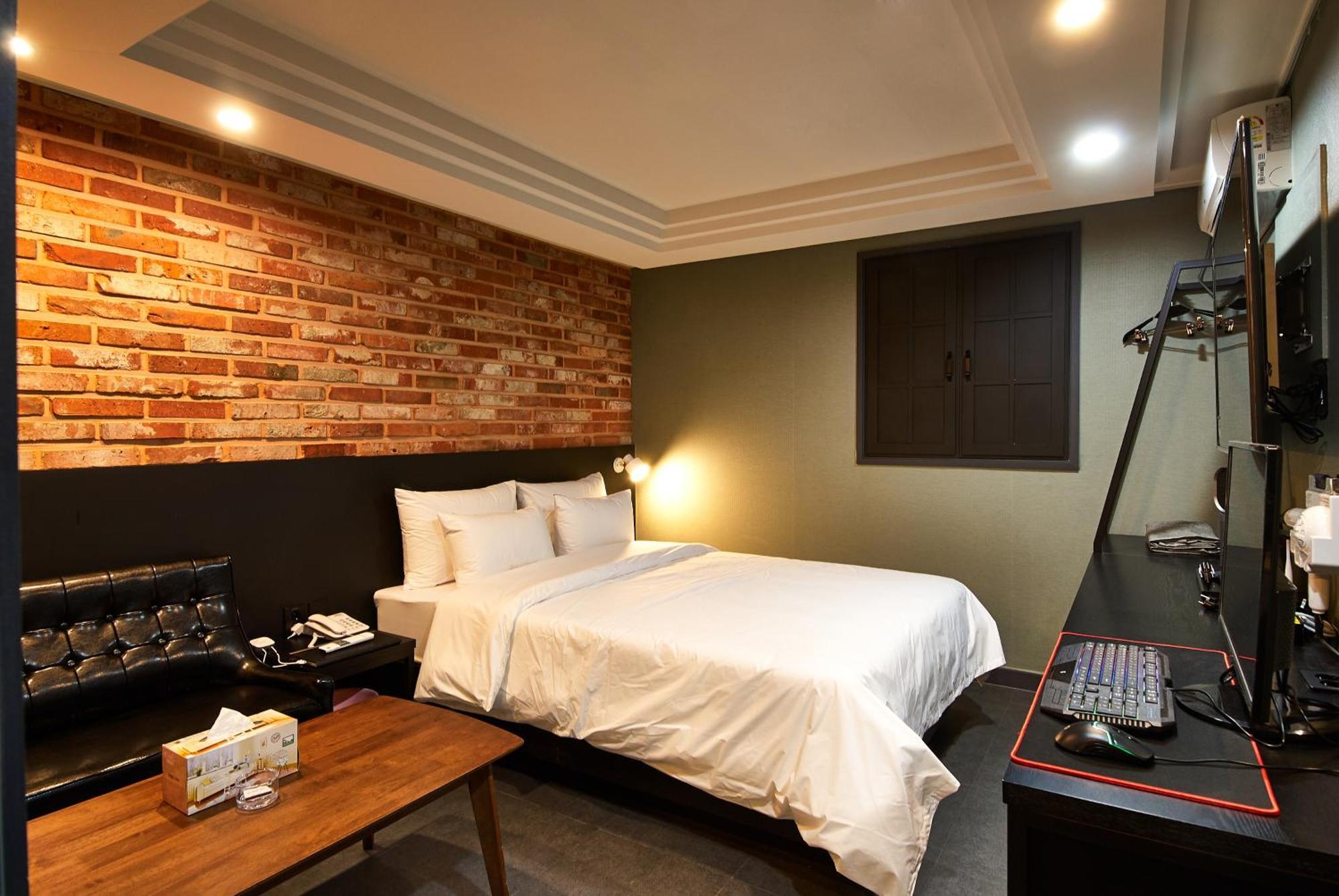 Motel Hotel Anytime