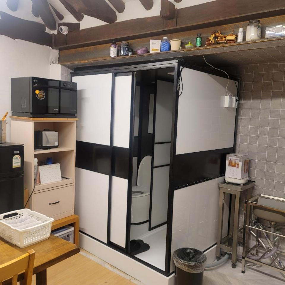 Bluebird - Foreign Only Hostel *