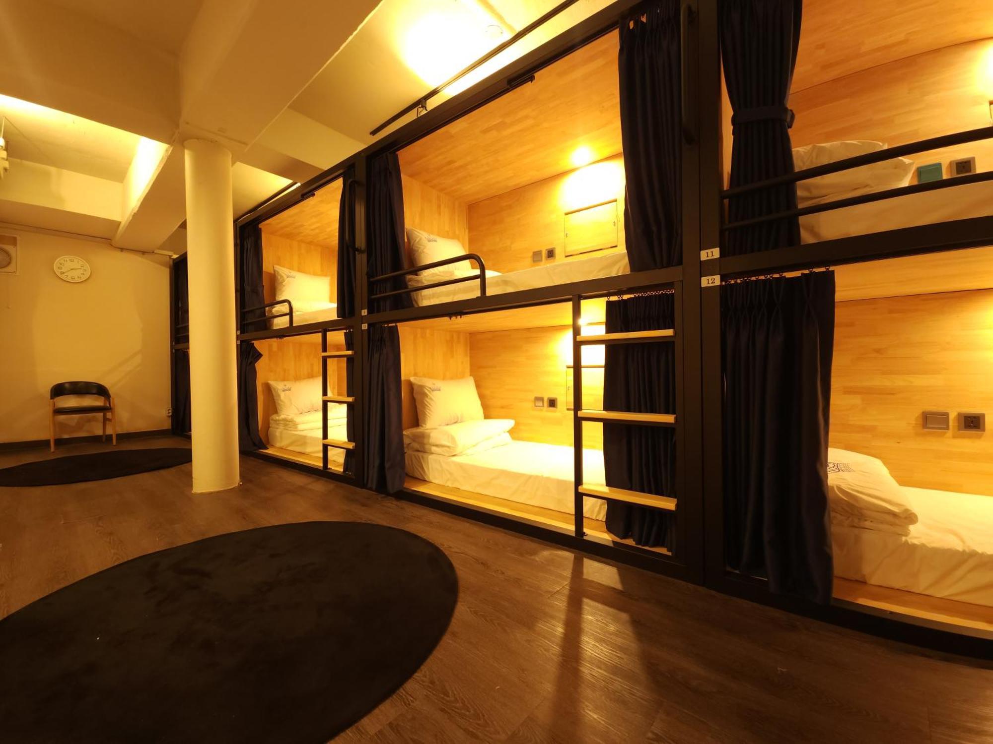 Hostel Oyo Myeongdong 5 *