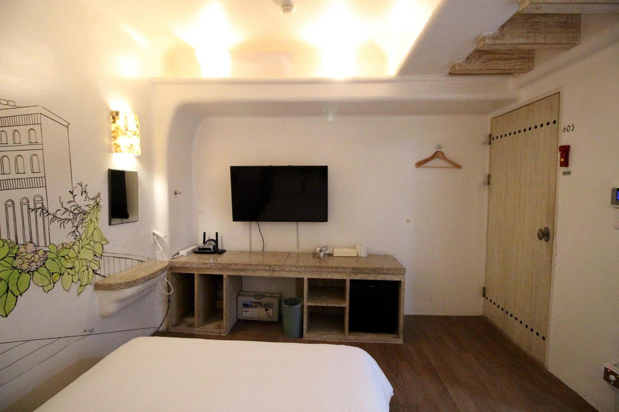 Sinchon Gaon Hostel *
