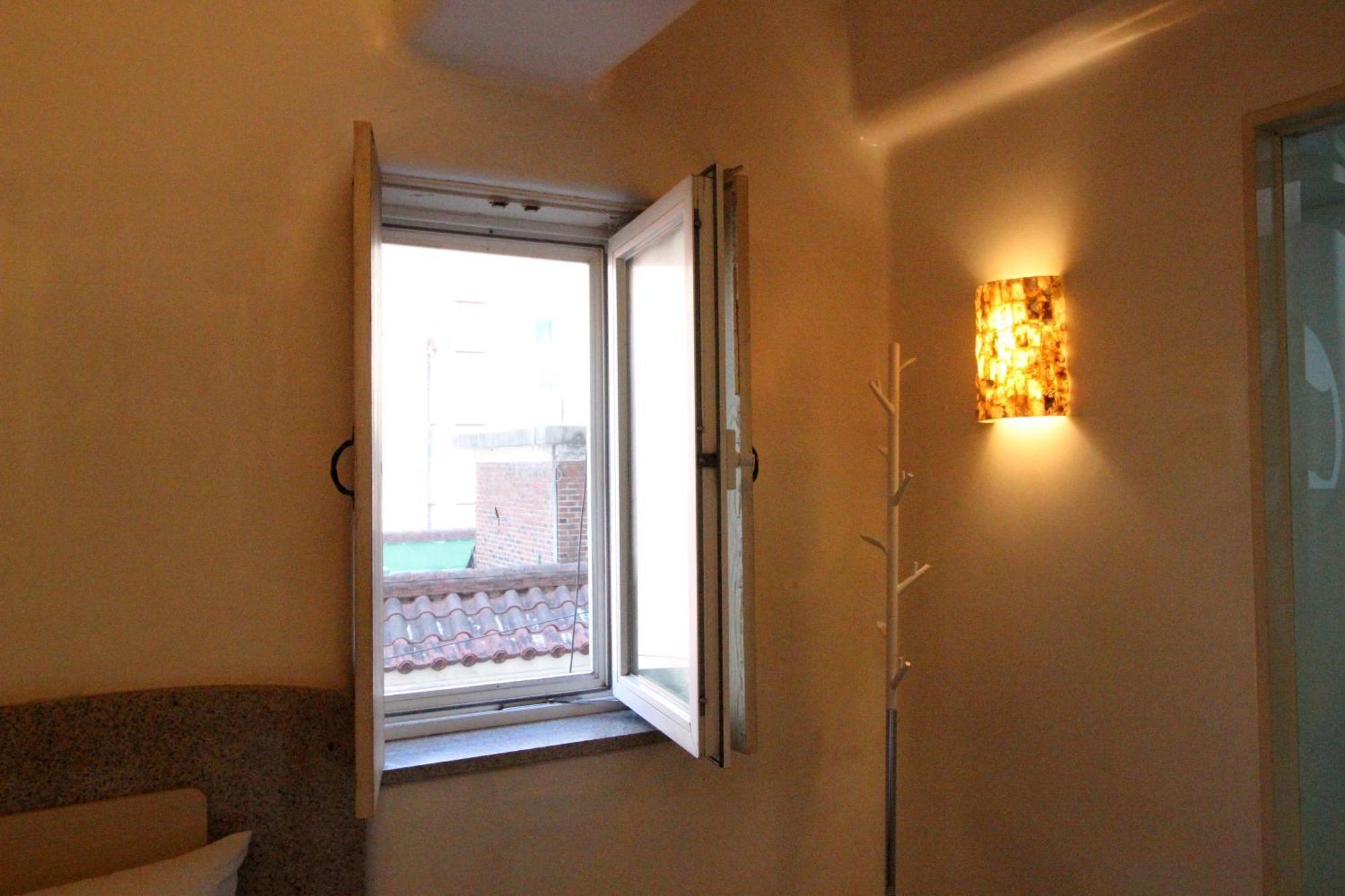 Sinchon Gaon Hostel *