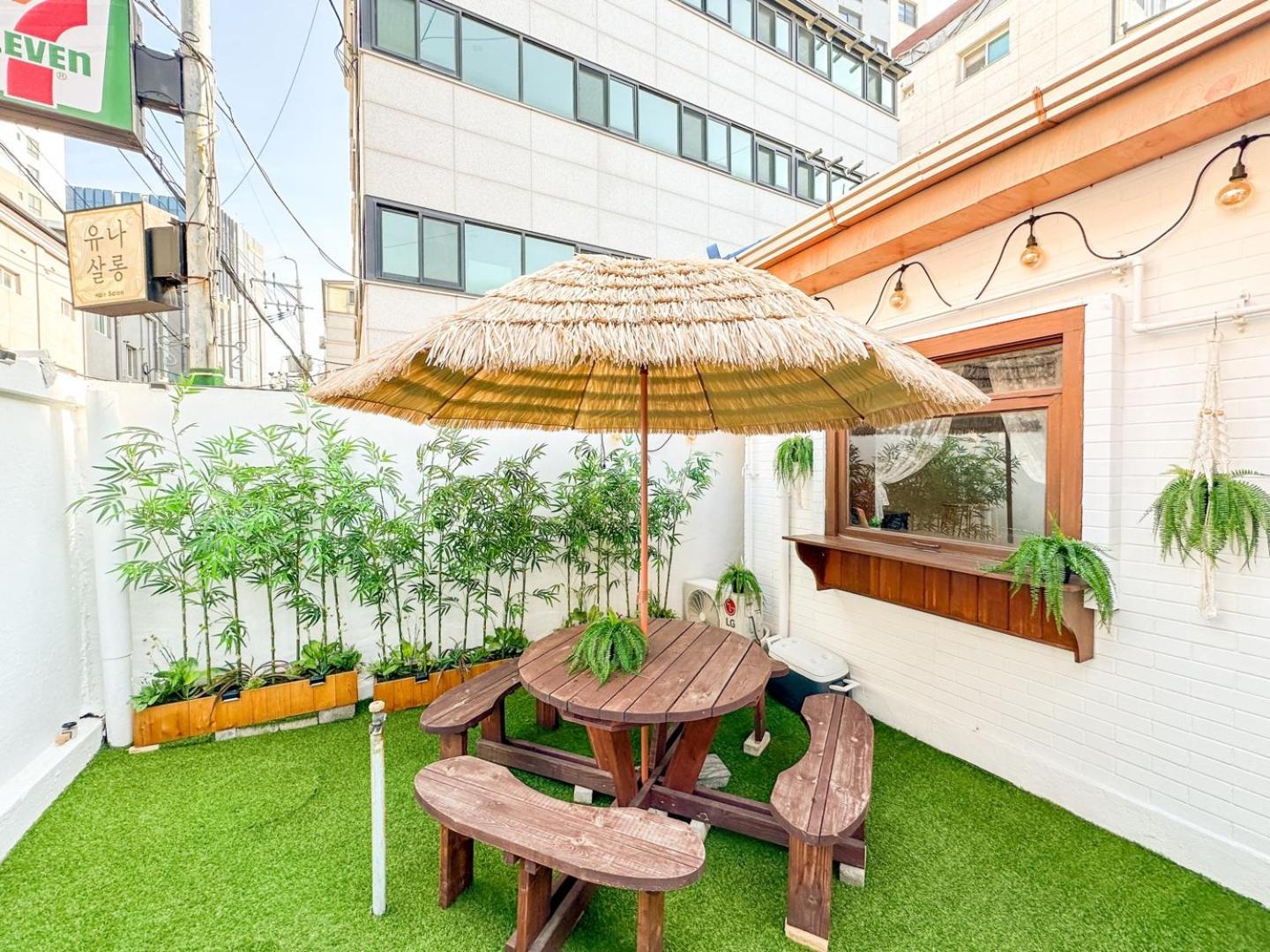 Yunseul- Garden House In The With Korean Beauty