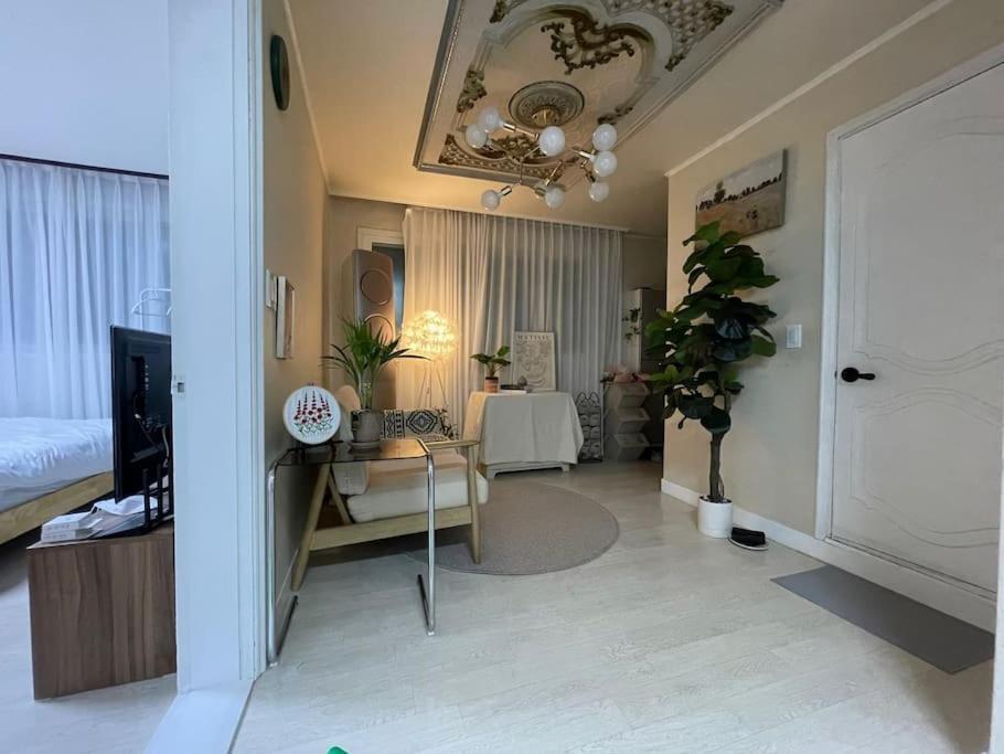 Go-yo Apartment *