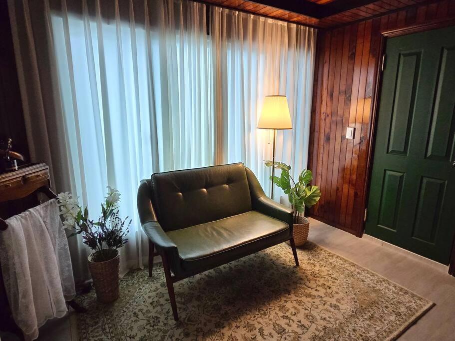 Retro House - Foreigners Only Apartment *