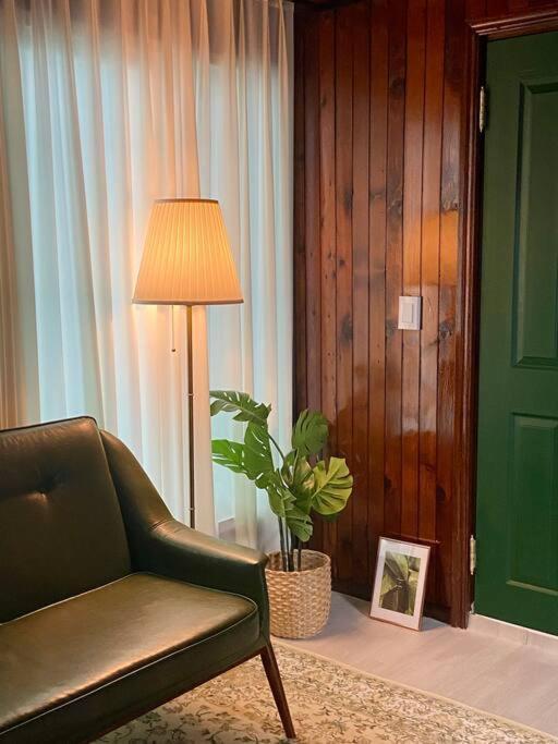 Retro House - Foreigners Only Apartment