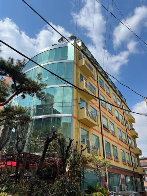 Hongik Univ Station House