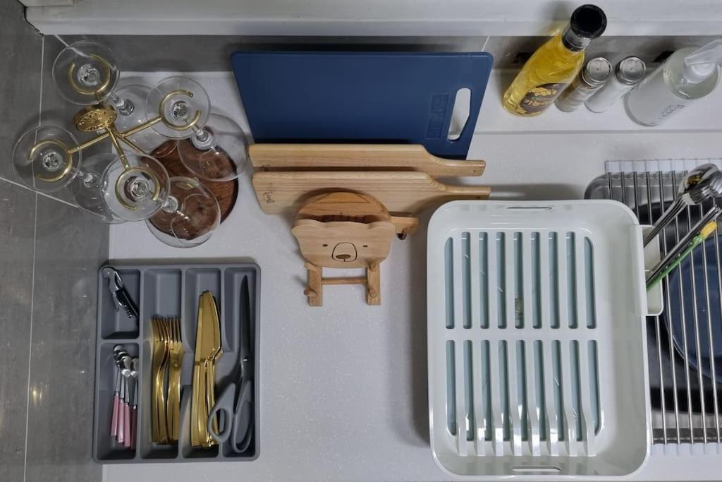 Hygge In Sinchon Apartment