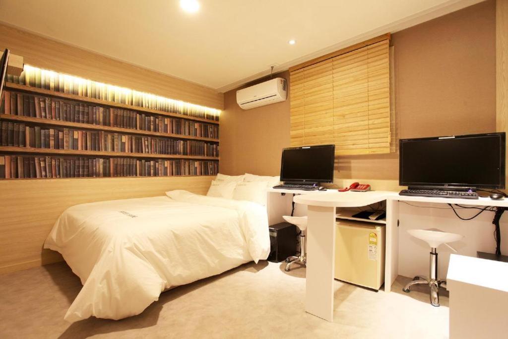 Shine Motel 2*