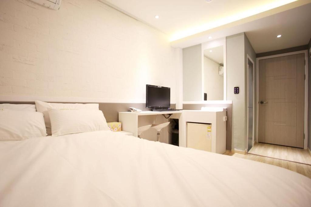 Shine Motel