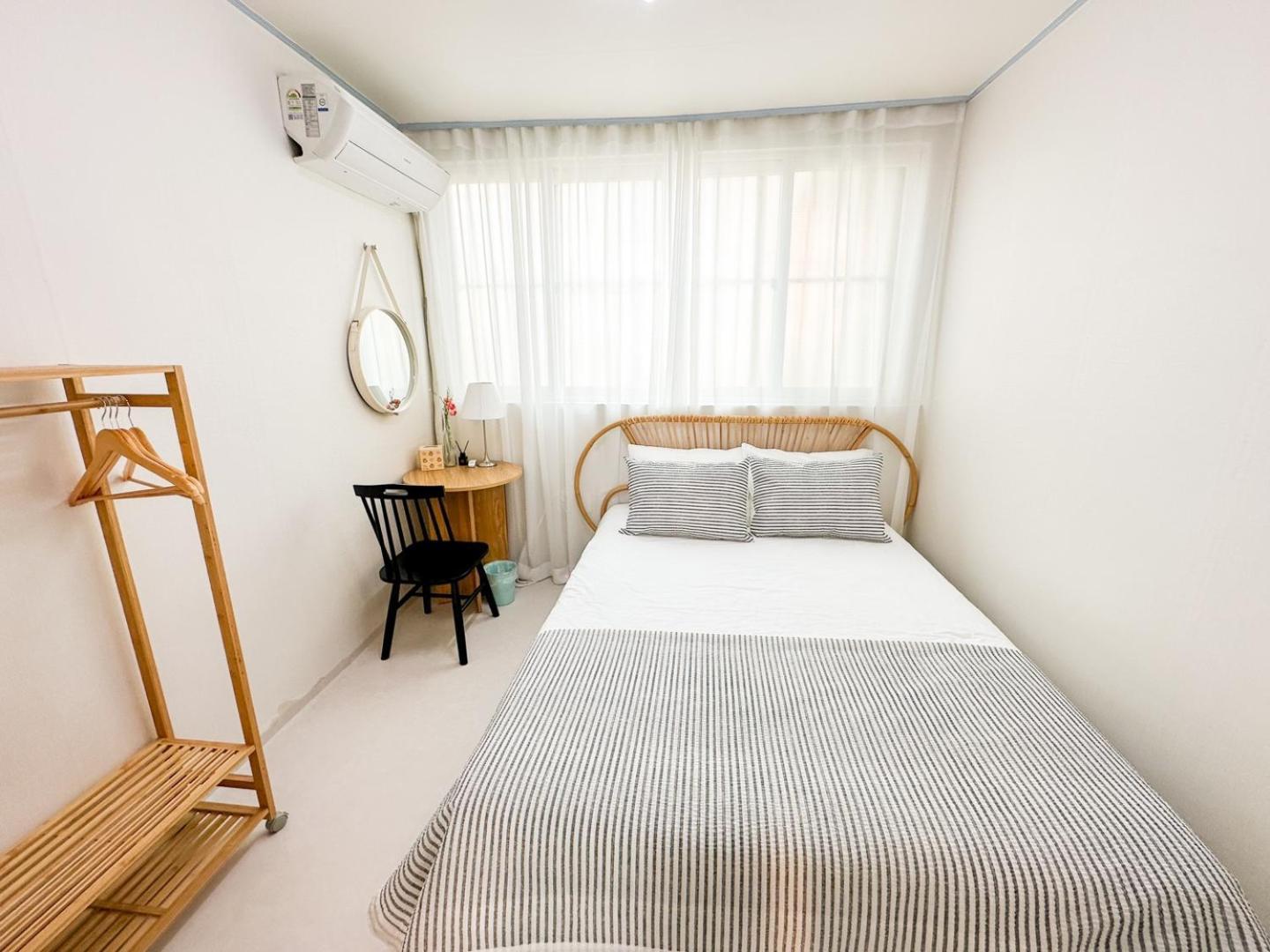 Rock 樂 2 3 Beds 3 Min From Ewha Univ Stn Seoul
