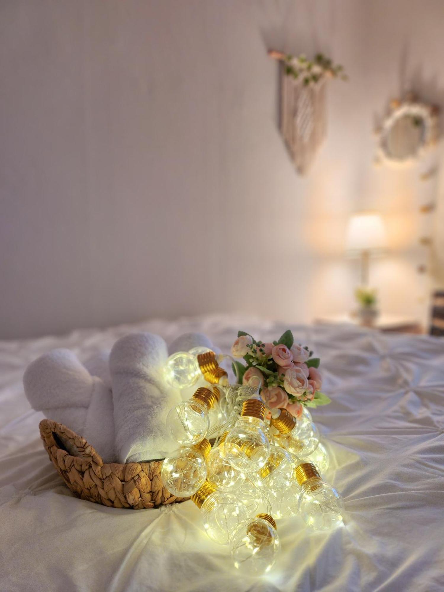 Evermore #sinchon Station 5min #seogang Station 1min Apartment *