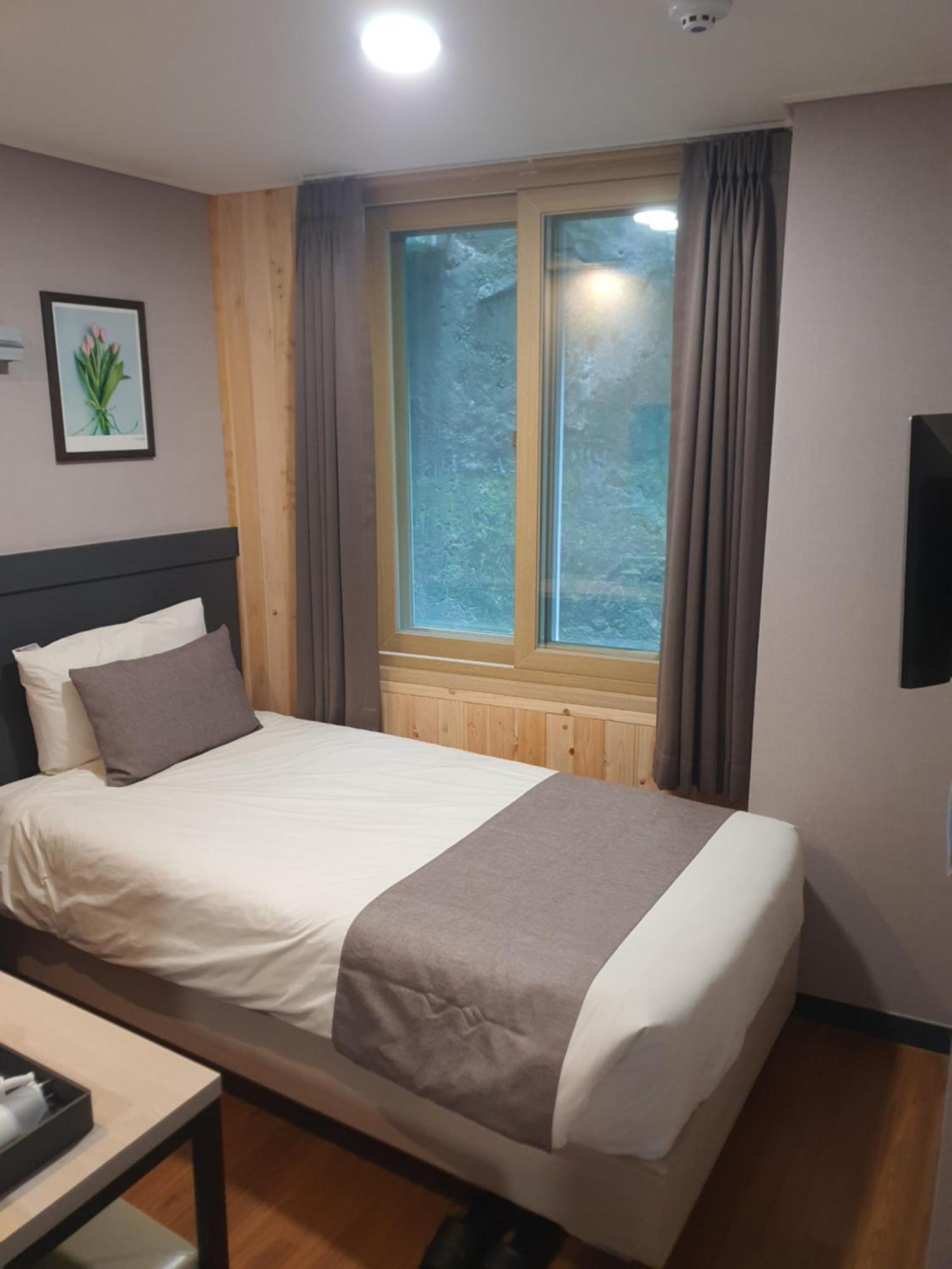 Ehwa In Myeongdong Guest house