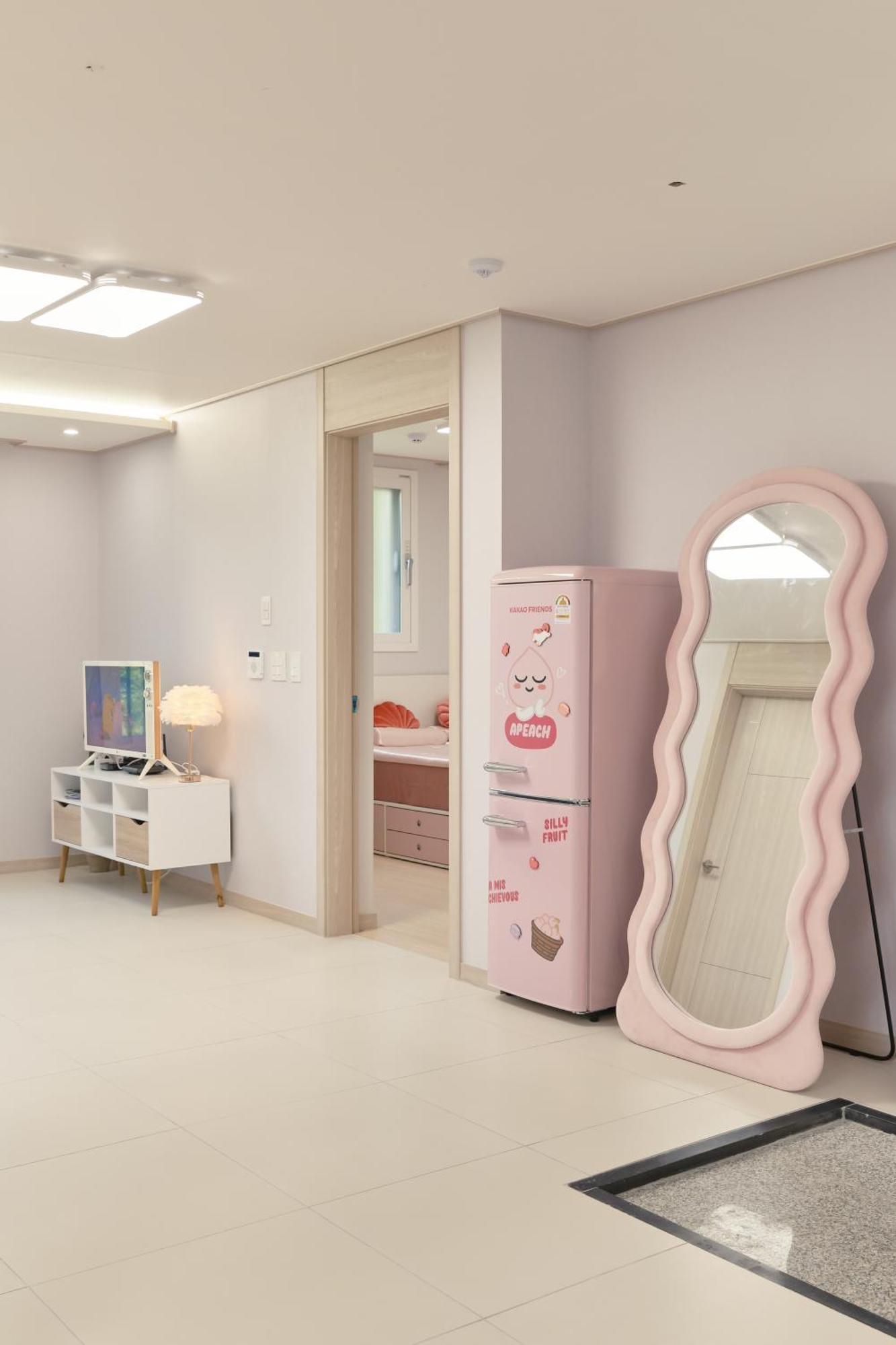Pink 4 Bedroom Apartment