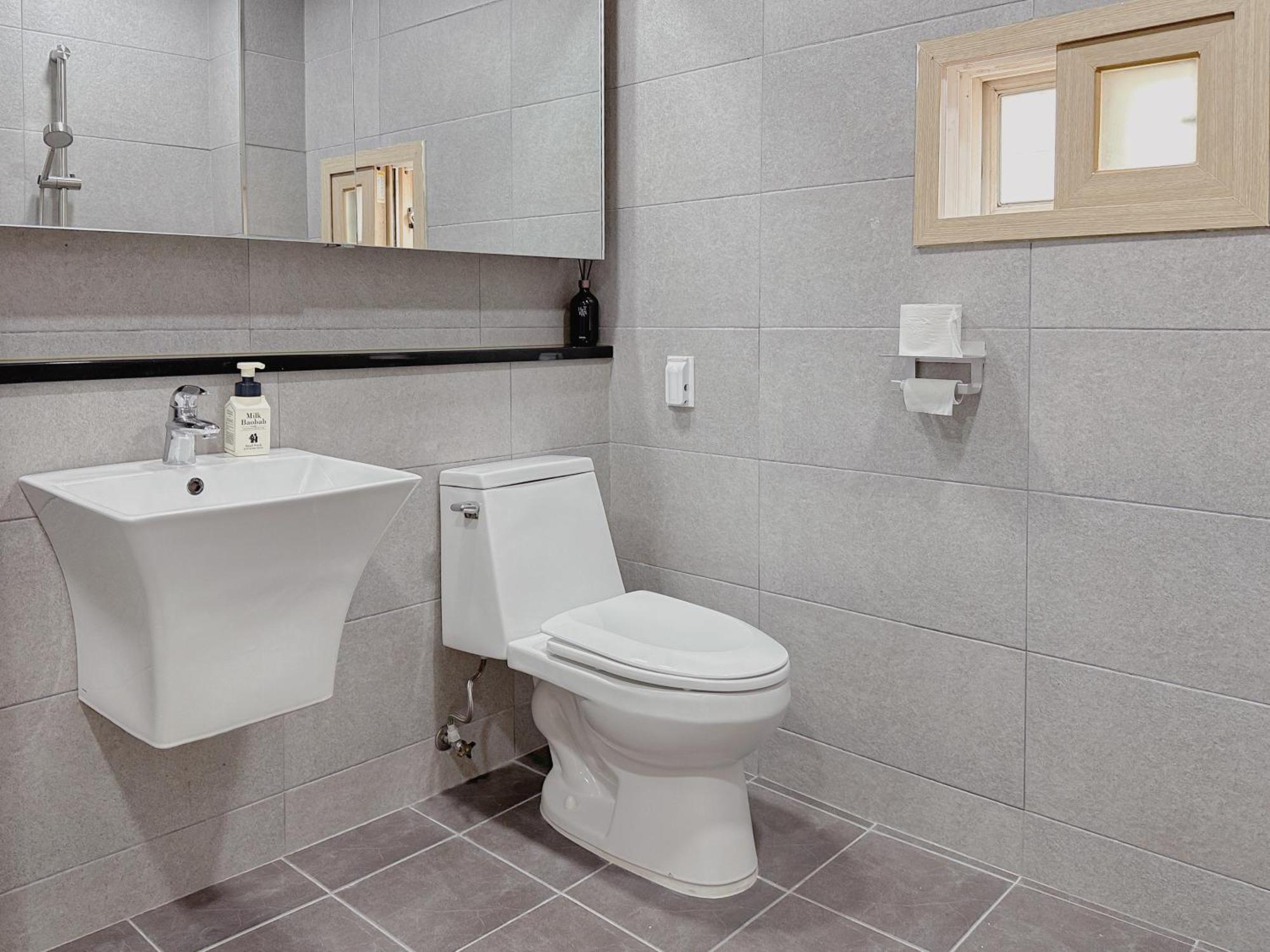 4 Bed 3 Near Gimpo Airport Seoul