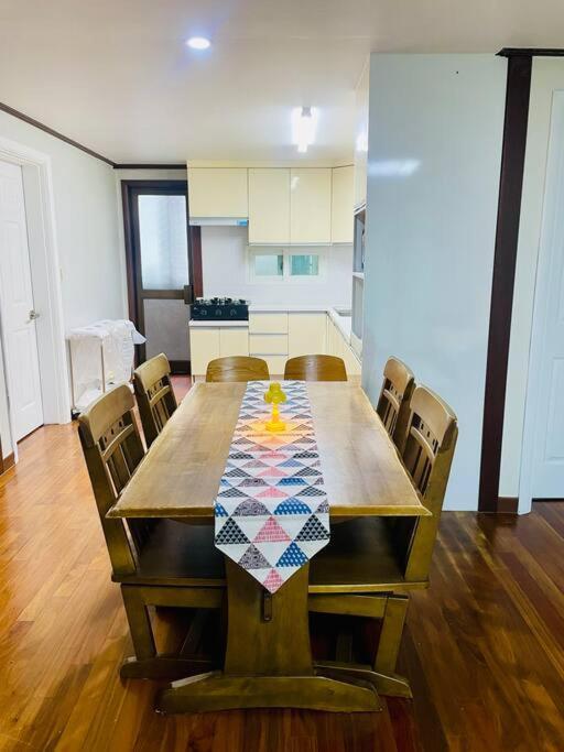 The Biggest Three Bedroom In Hongdae, Sinchon, Yonsei * Seoul