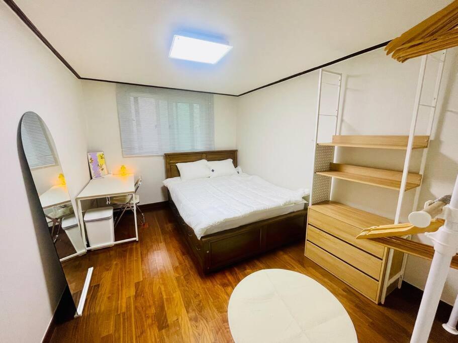 The Biggest Three Bedroom In Hongdae, Sinchon, Yonsei