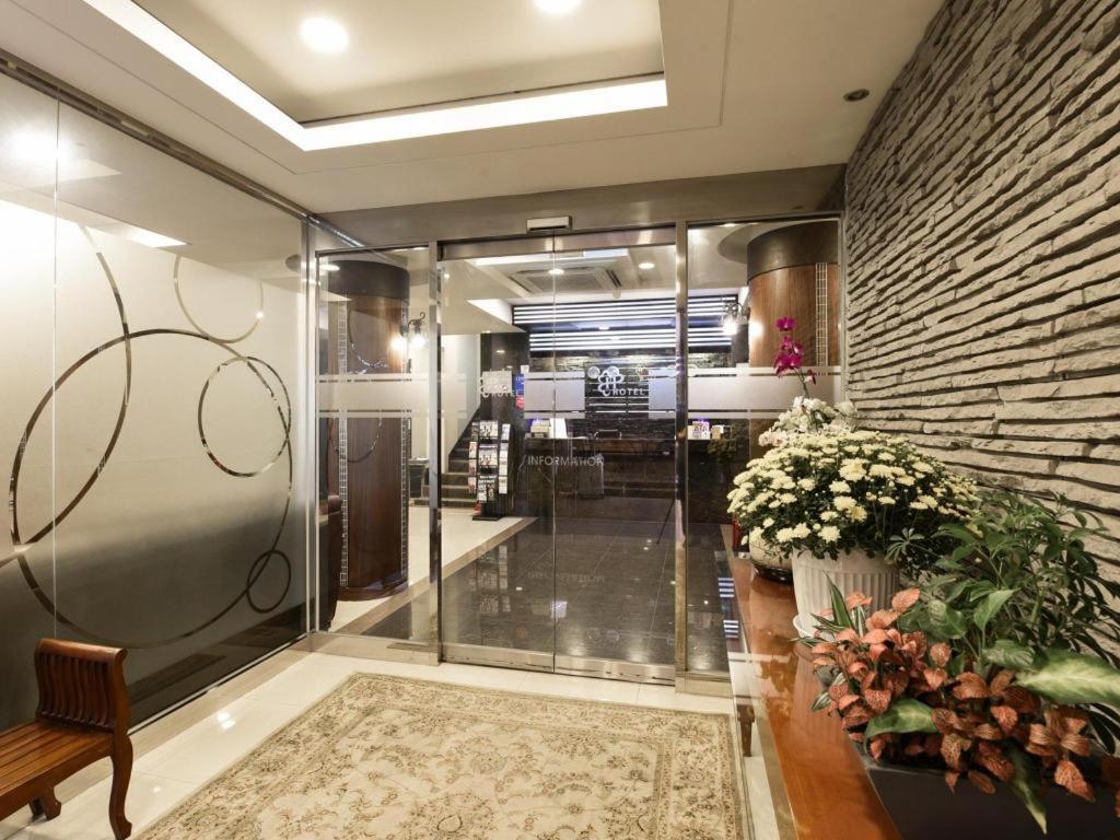 Hill House 3*