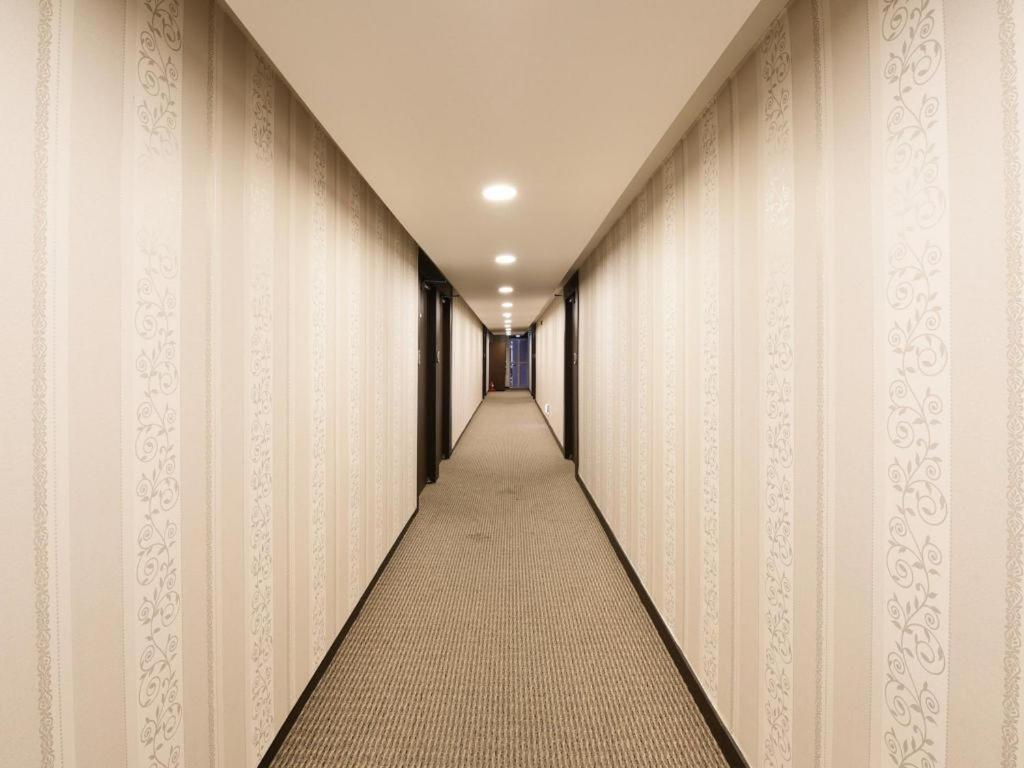 Hill House 3*