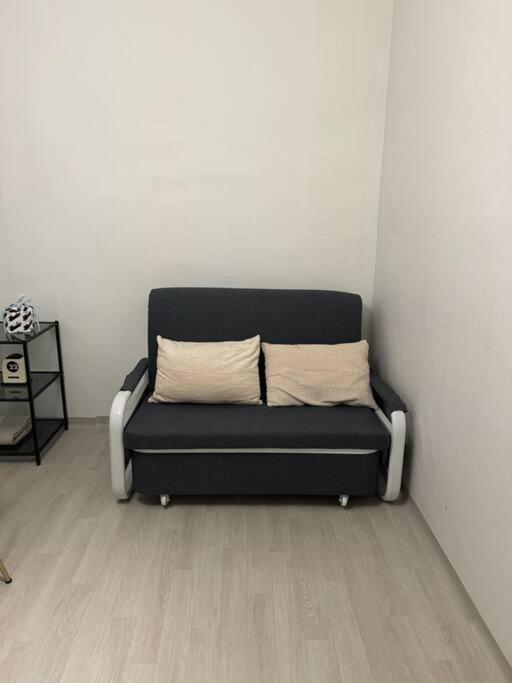 Hugstay, Shindaebang Seoul