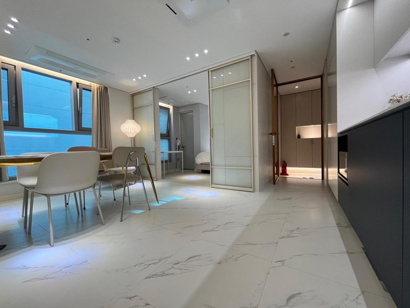 2023 New Build, Super Neat Full Option Apartment Seoul