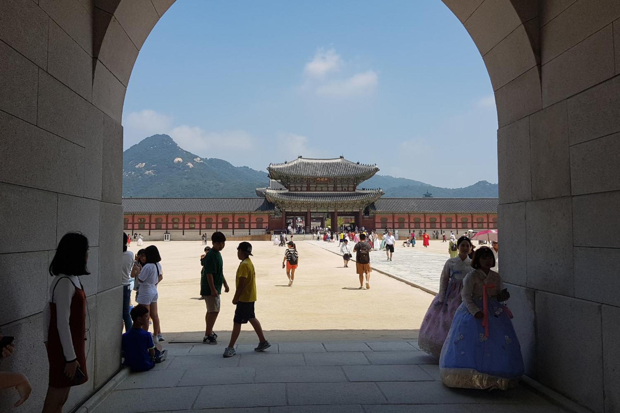 Hello Seochon - Gyeongbokgung Station * Seoul
