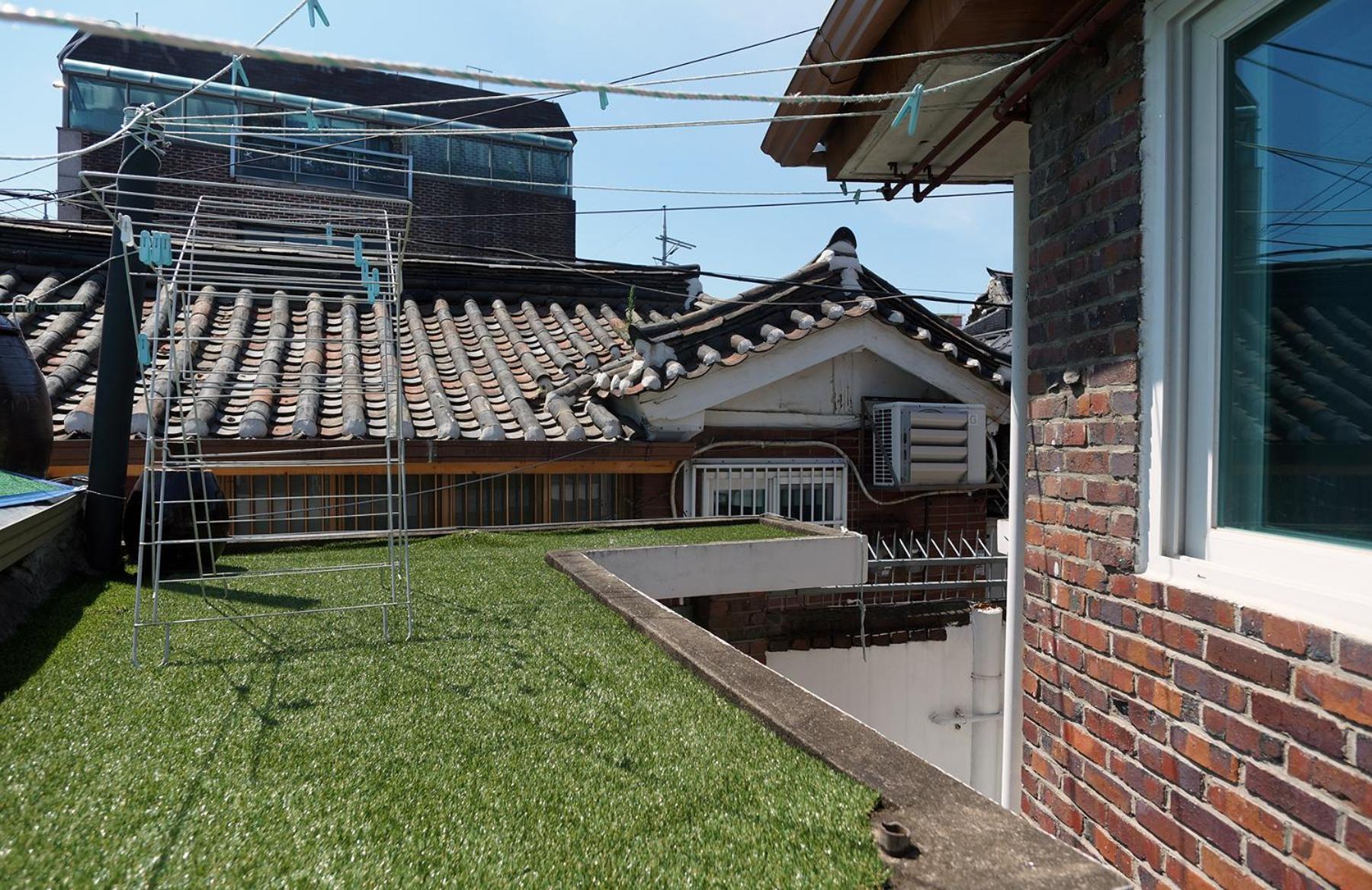 Hello Seochon - Gyeongbokgung Station *