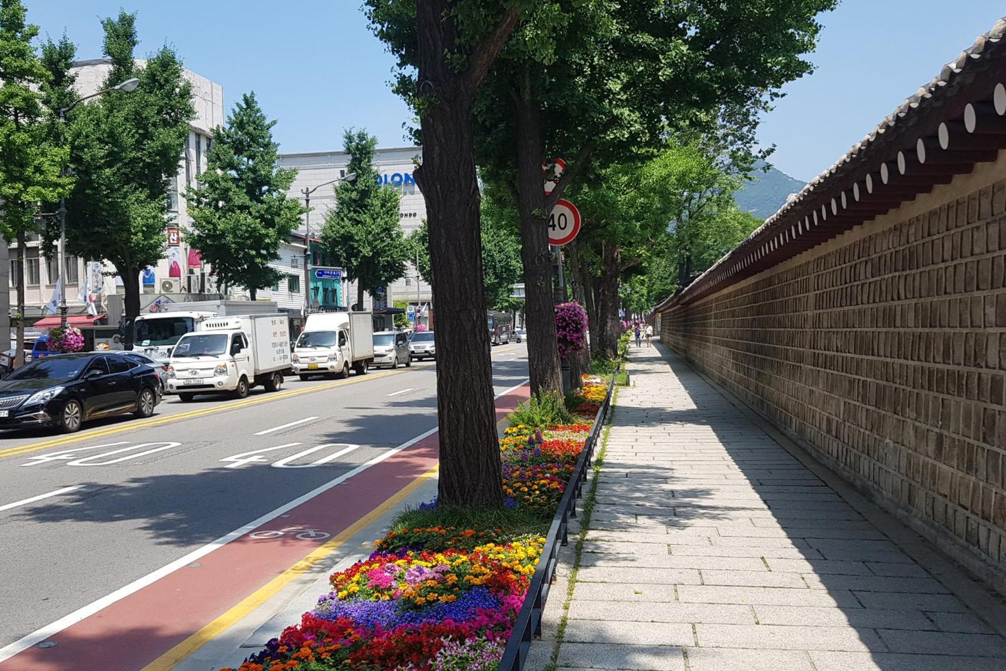 Hello Seochon - Gyeongbokgung Station *