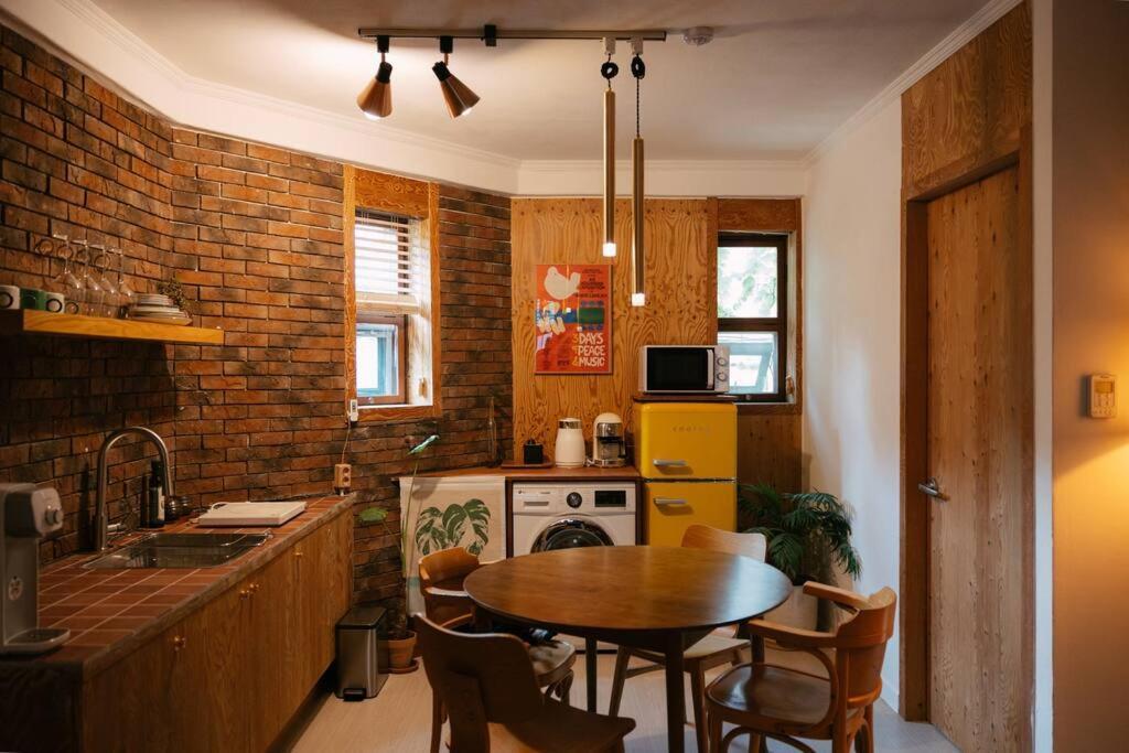 Apartment Artistic Inspiration 2br #local #rest #private Onmoda