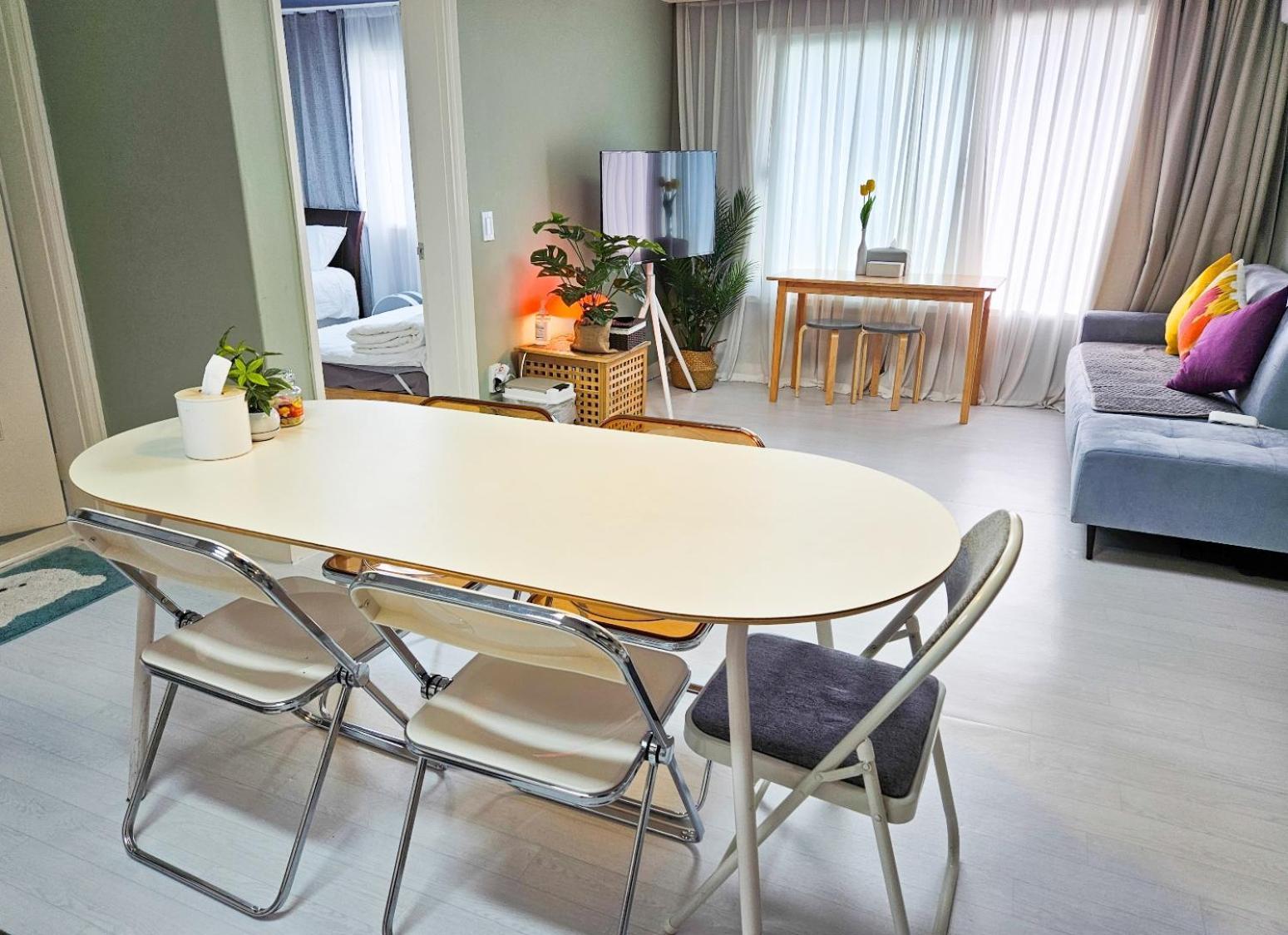 Mangwon Apartment *