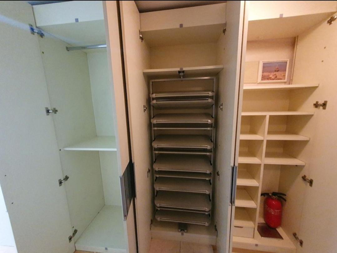 2 Queen Beds, 5 Min Walk From Gangnam St, Spacious House, Convenience Store