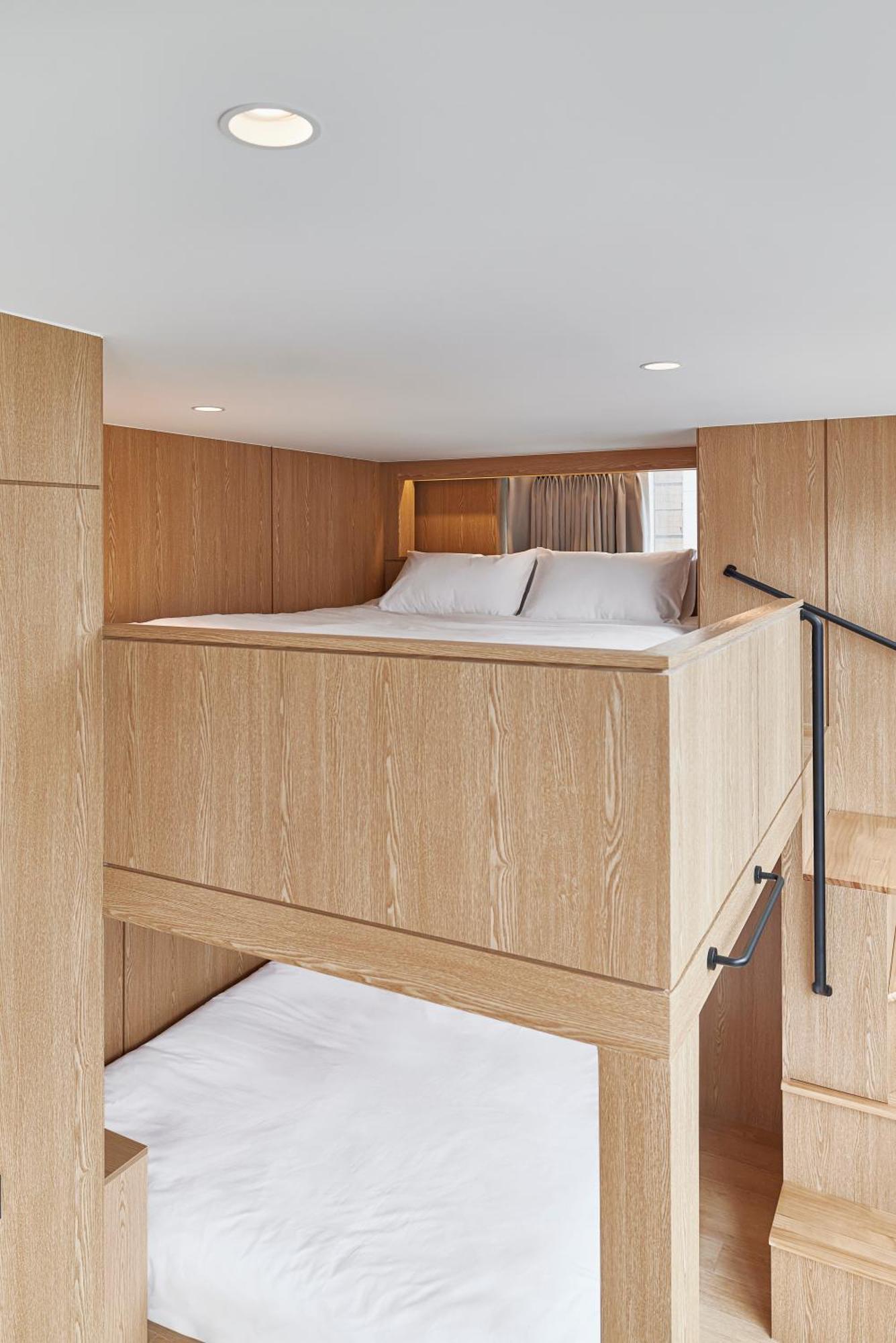 Drip&drop, Myeongdong Capsule hotel