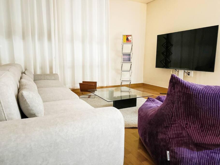 Spacious & Modern Family Retreat