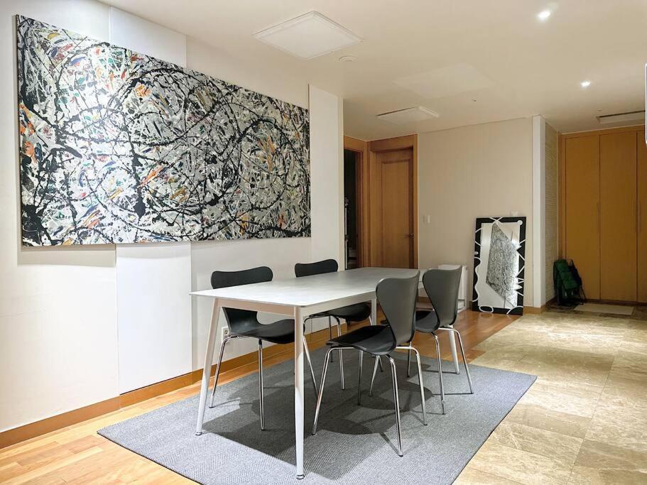 Spacious & Modern Family Retreat Apartment *