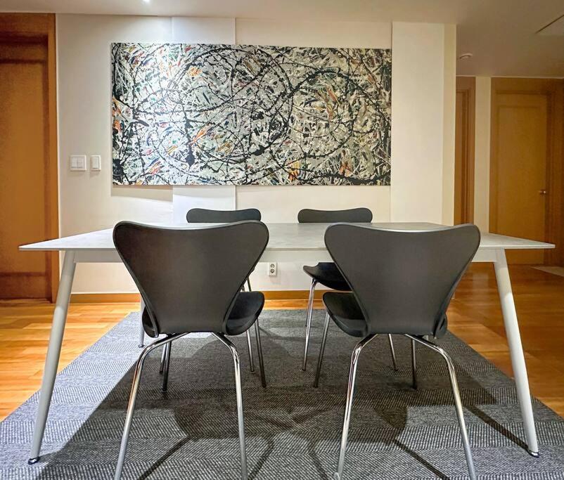 Spacious & Modern Family Retreat Apartment *