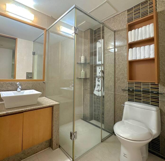 Spacious & Modern Family Retreat Apartment