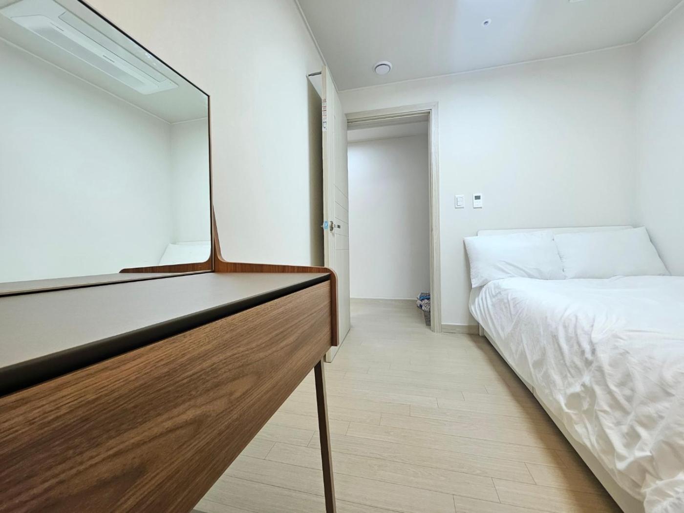 Seonneung Station Beautiful 2room Seoul
