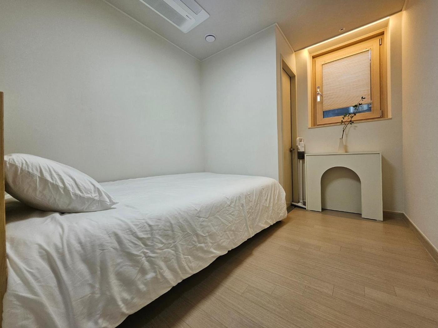 Seonneung Station Beautiful 2room Apartment Seoul