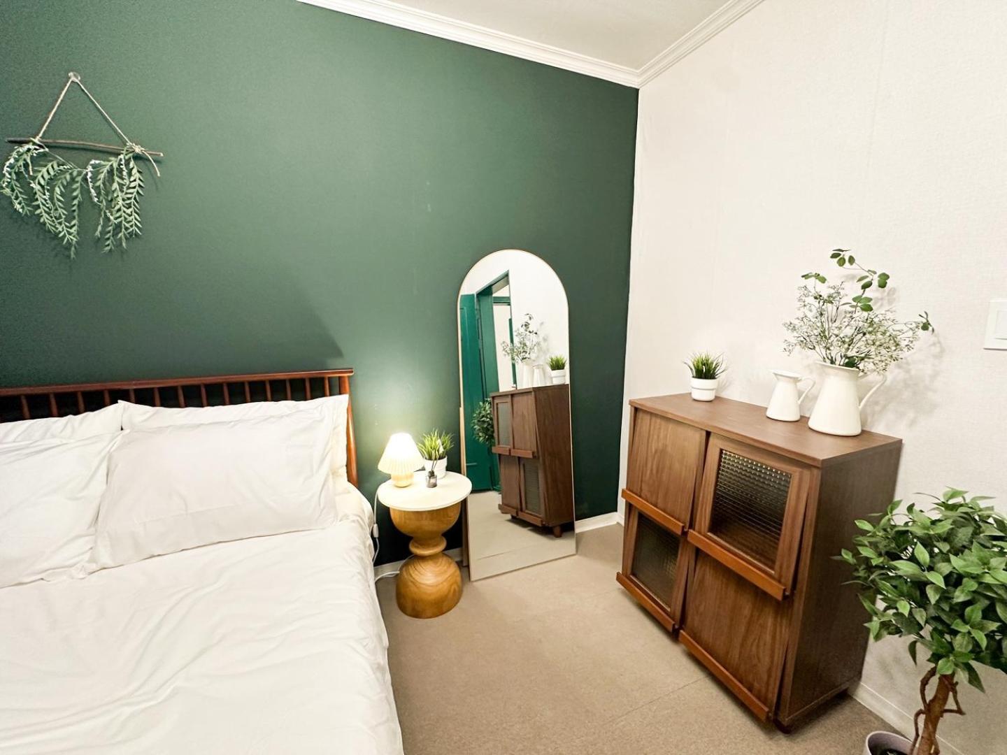 Rock 樂 2 3 Beds 3 Min From Ewha Univ Stn Seoul
