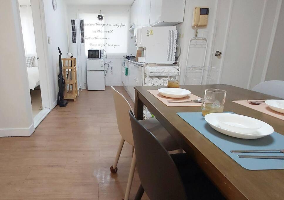 Hue 무료픽업 6명 퀸3 넓은거실 Apartment Seoul