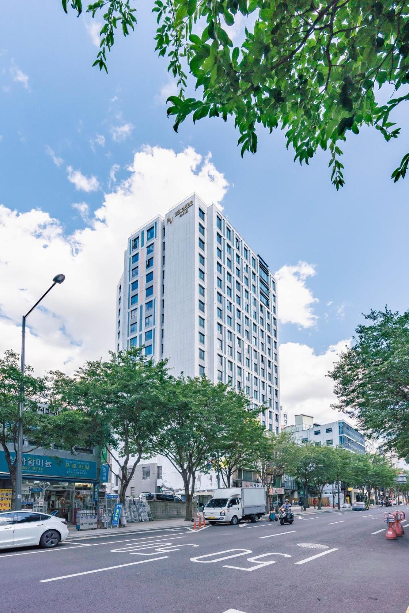 Centralviewsuite Residence, Myeong-dong Apartment *