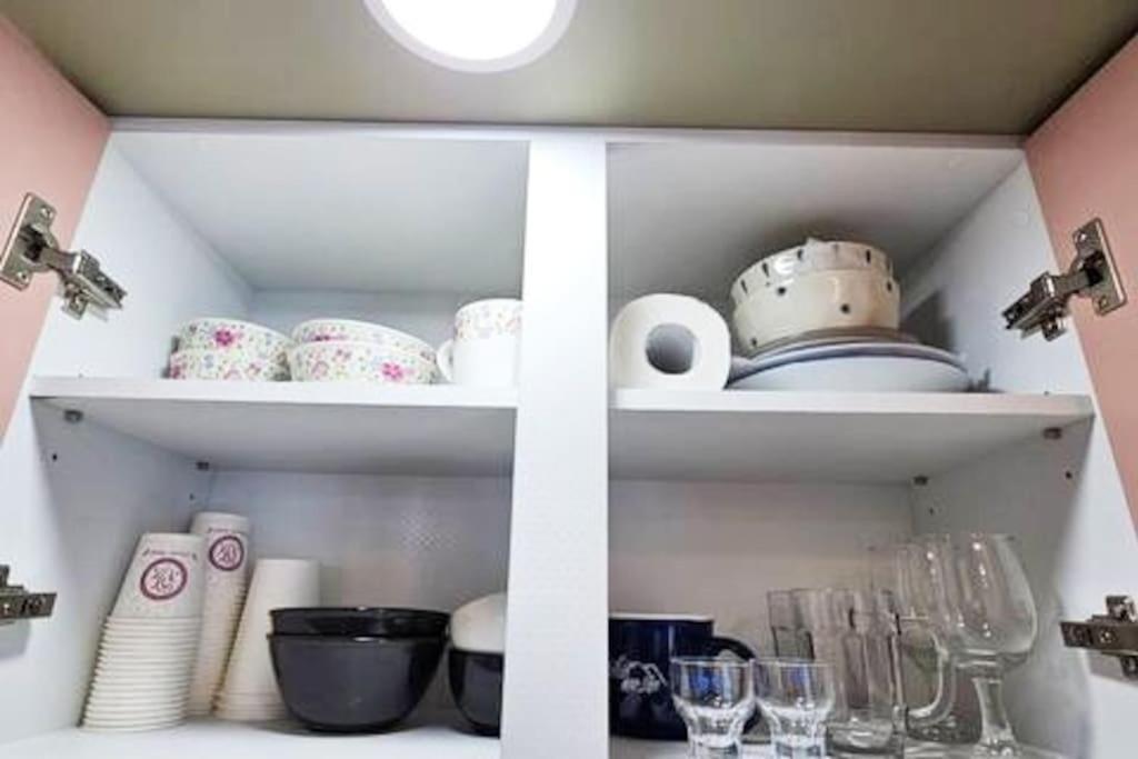 홍대입구, 신촌 중심부 씨티뷰하우스,fully Furnished * Seul