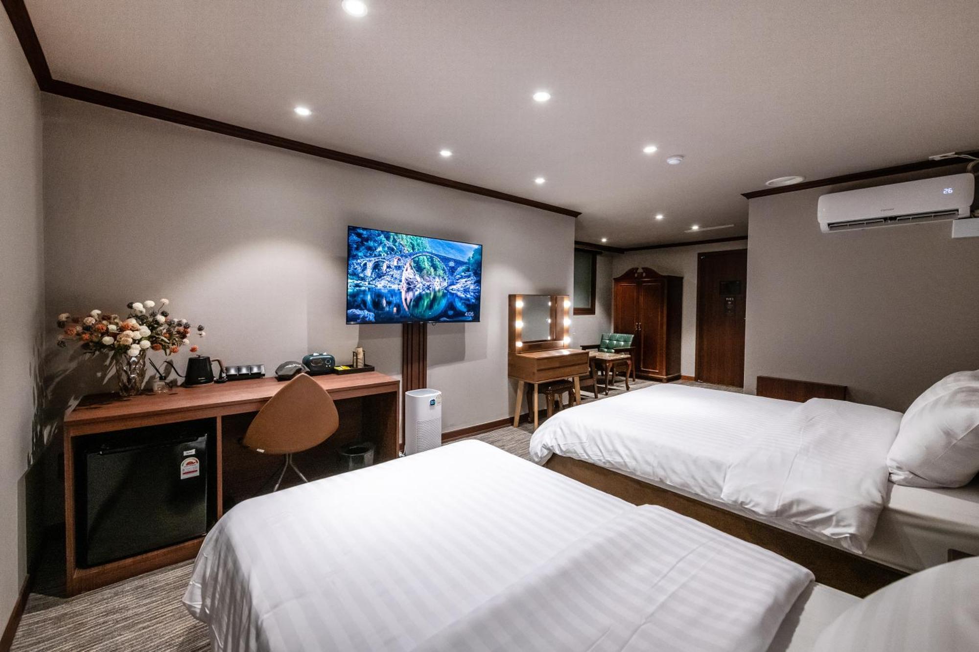 New Cheonji Hotel 3*