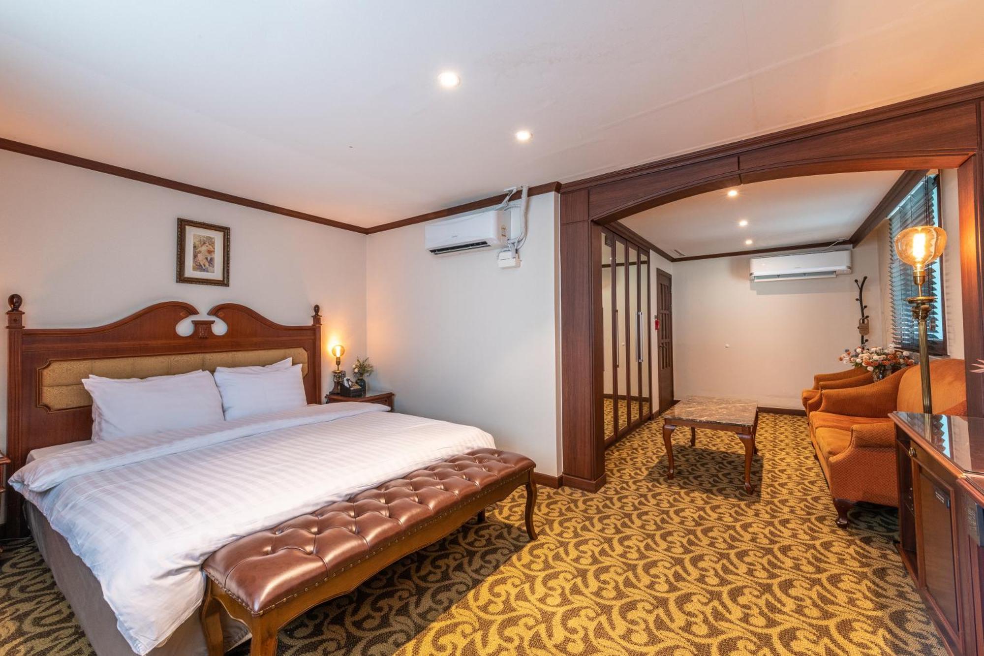 Hotel New Cheonji 3*